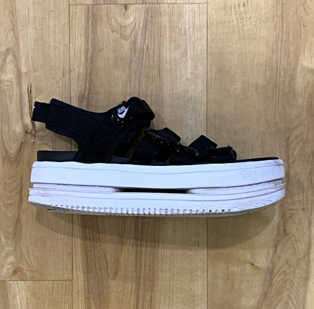Nike black strappy sandals w/ logo accents adjustable hook & loop Wm’s Sz 6